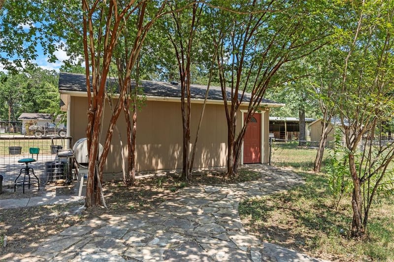 1047 Fort Hill Road, Waco TX 76705 - Photo 4