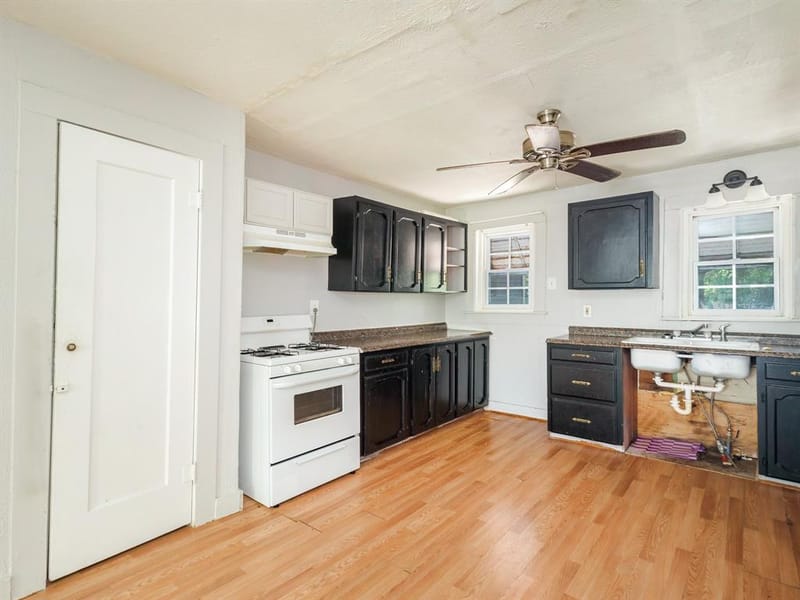 1805 7th Street, Brownwood TX 76801 - Photo 6