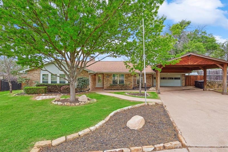 1208 Mayleaf Drive, Irving TX 75060