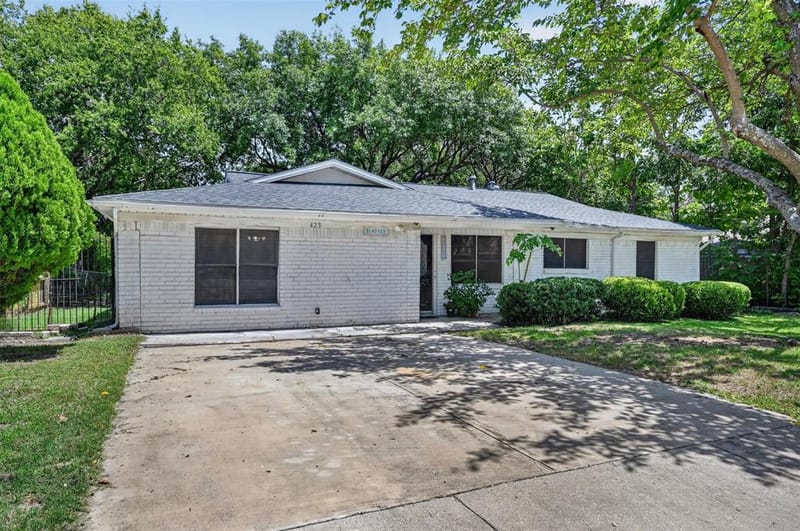 423 Mckown Drive, Mansfield TX 76063 - Photo 2