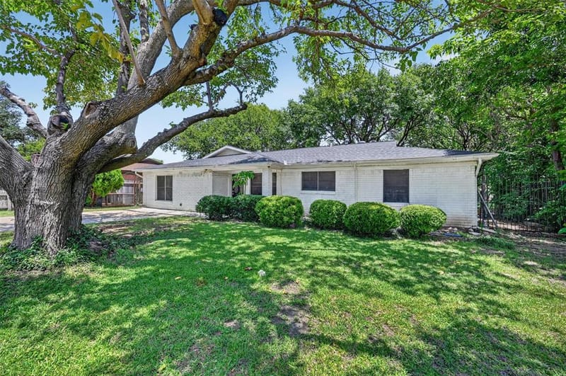 423 Mckown Drive, Mansfield TX 76063 - Photo 3