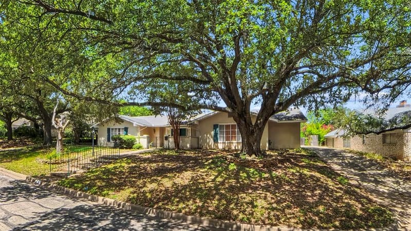 2641 Woodmont Circle, Waco TX 76710 - Photo 4