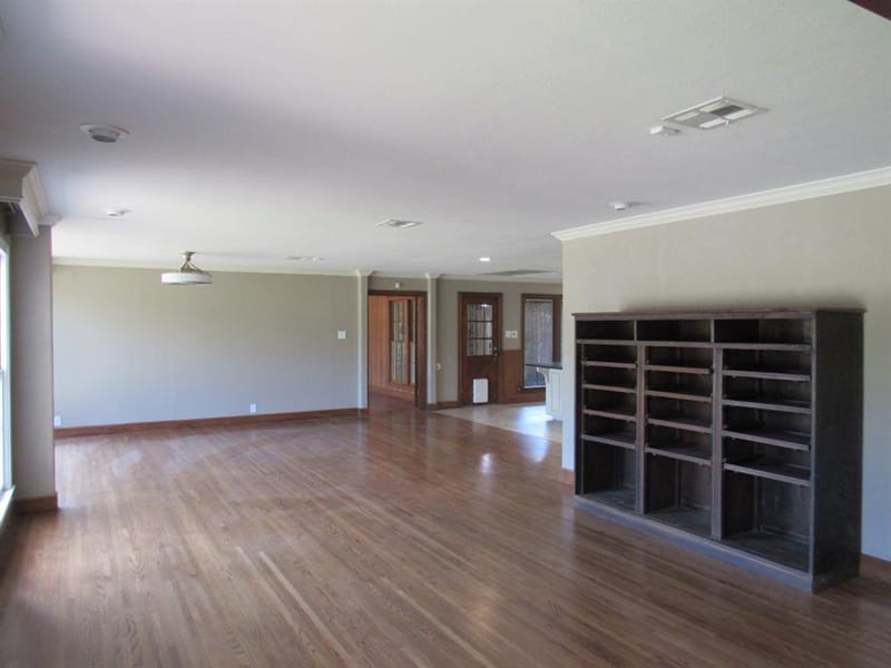 3300 Oakridge Lane, Waco TX 76708 - Photo 2