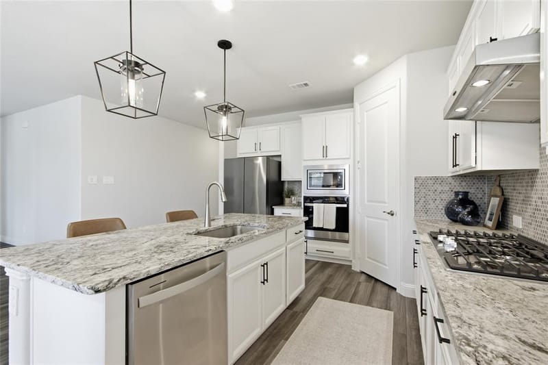 2724 Acadia Drive, Corinth TX 76210 - Photo 5