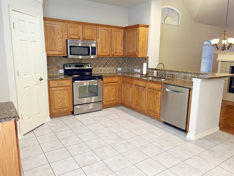529 Continental Drive, Lewisville TX 75067 - Photo 9