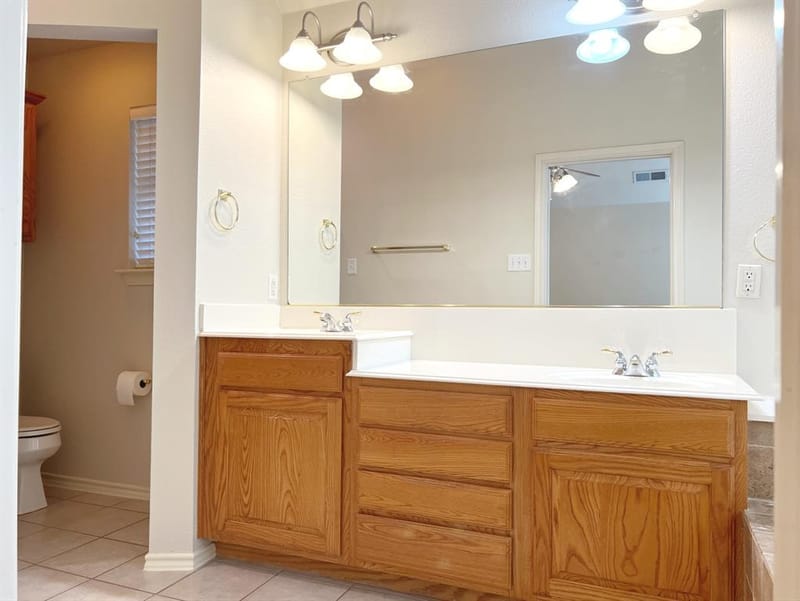 529 Continental Drive, Lewisville TX 75067 - Photo 15