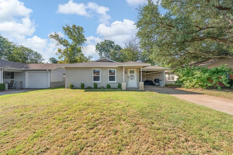 809 Phillips Street, Cleburne TX 76033 - Photo 2