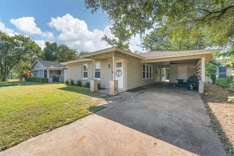 809 Phillips Street, Cleburne TX 76033 - Photo 3