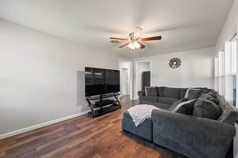 809 Phillips Street, Cleburne TX 76033 - Photo 9