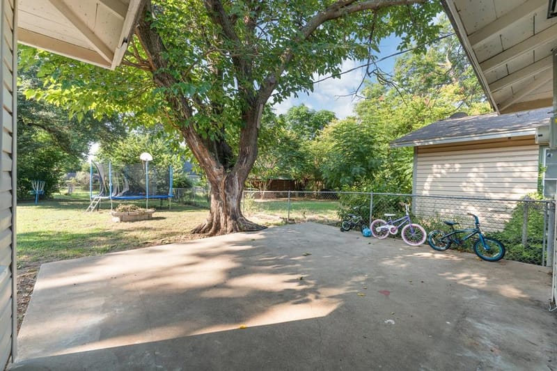 809 Phillips Street, Cleburne TX 76033 - Photo 4