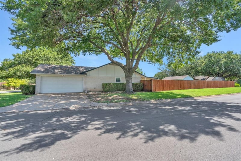1720 Timbercreek Road, Benbrook TX 76126 - Photo 31