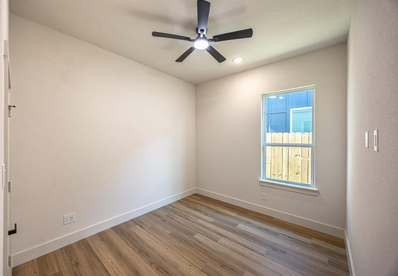 903 S Ayers Avenue, Fort Worth TX 76103 - Photo 17