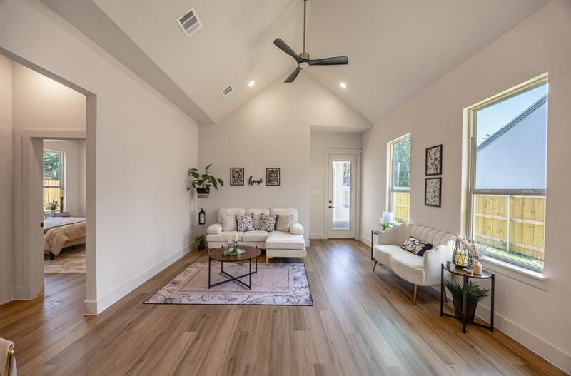 903 S Ayers Avenue, Fort Worth TX 76103 - Photo 9