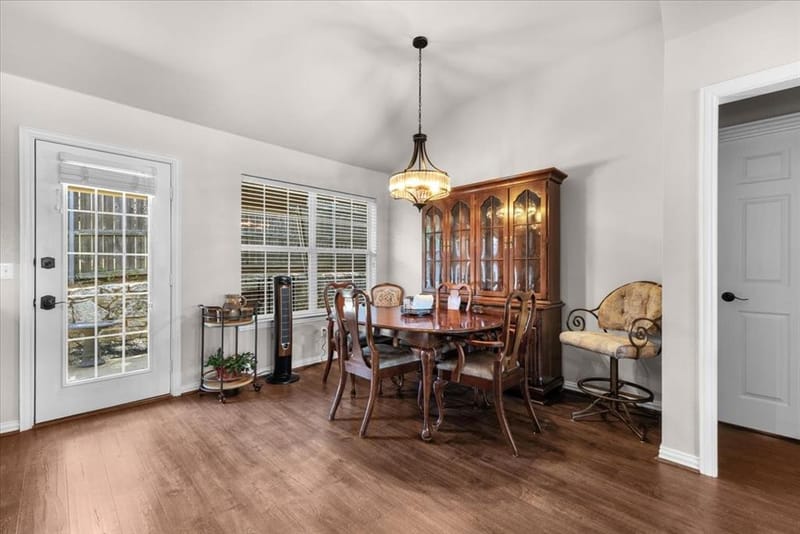 1013 Teresa Court, Granbury TX 76048 - Photo 7