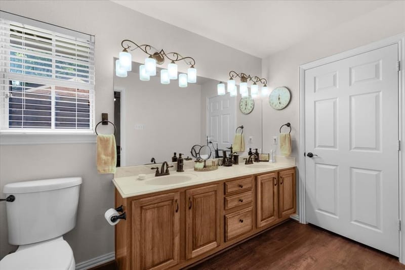 1013 Teresa Court, Granbury TX 76048 - Photo 11