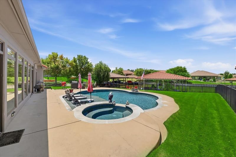 1616 Malibu Bay Court, Granbury TX 76048 - Photo 34