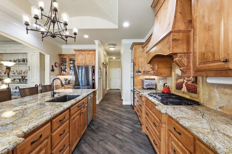 1616 Malibu Bay Court, Granbury TX 76048 - Photo 10