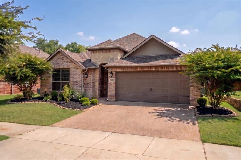 3913 Roxbury Street, Denton TX 76210 - Photo 2