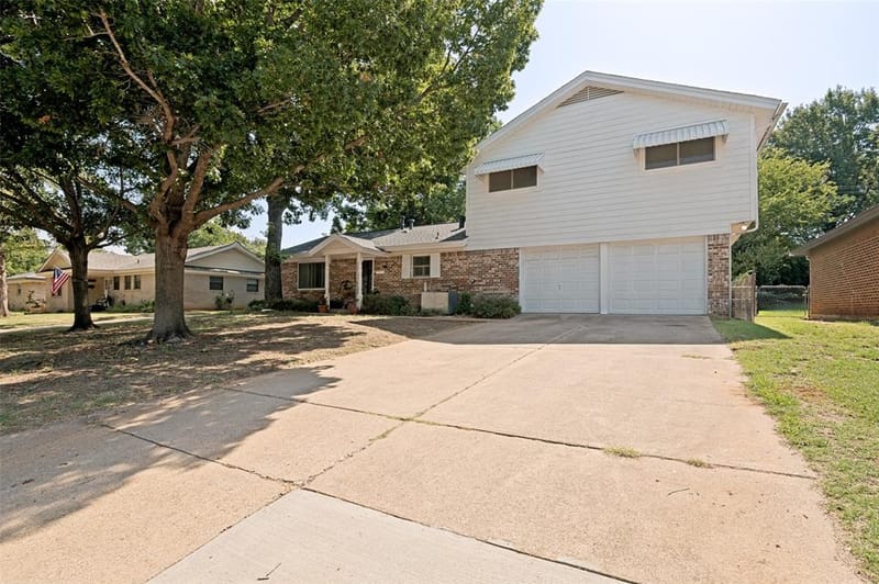 511 Simmons Drive, Euless TX 76040