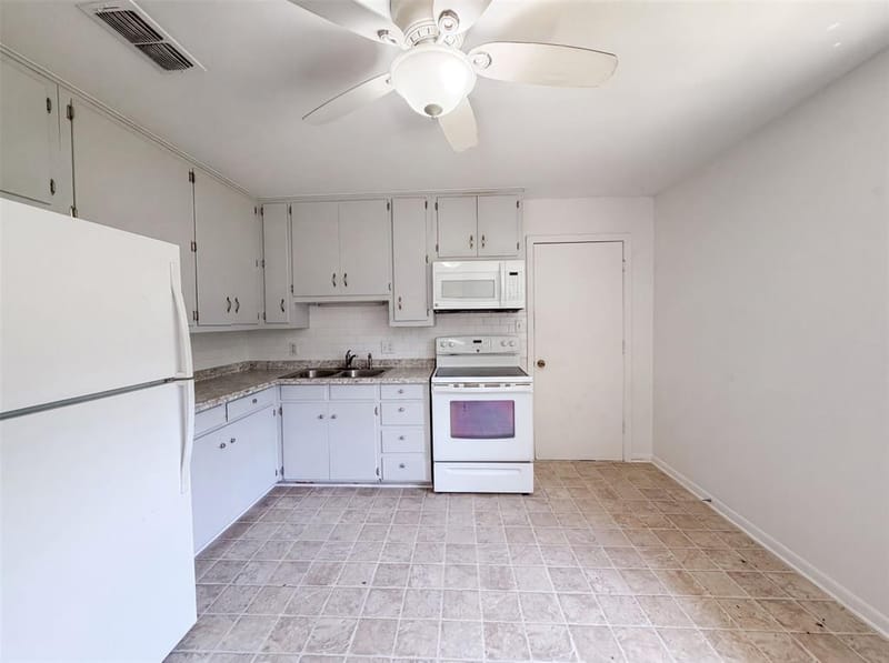1213 S Ridgeway Drive, Cleburne TX 76033 - Photo 2