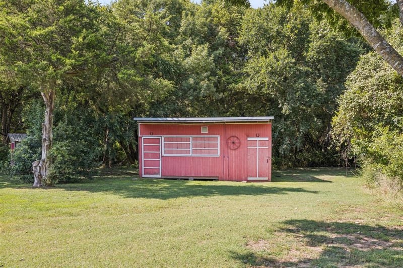 201 Oakwood Drive, Lancaster TX 75146 - Photo 10