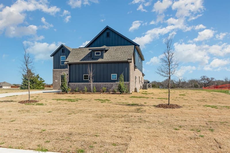 610 Crystal Lake Lane, Red Oak TX 75154 - Photo 2