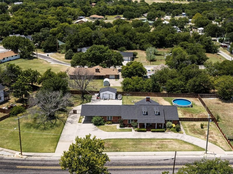 405 N Wickham Street, Alvord TX 76225 - Photo 3
