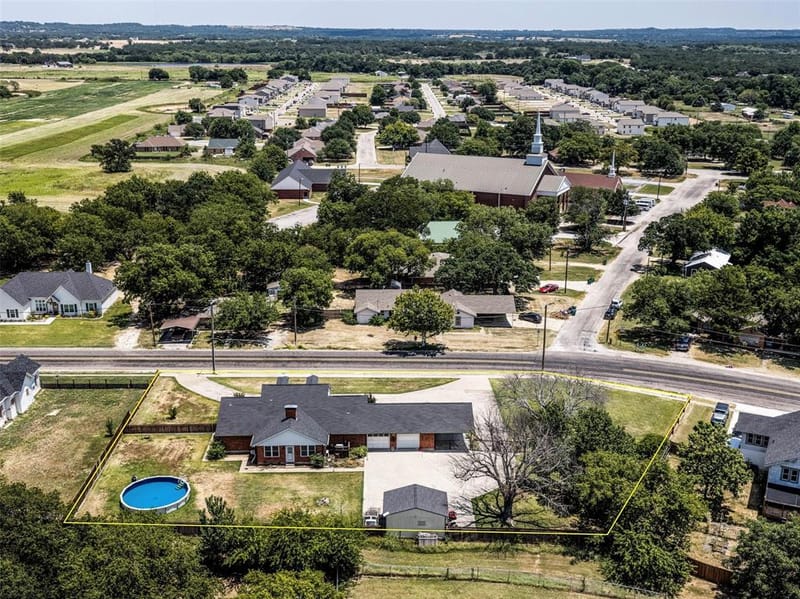 405 N Wickham Street, Alvord TX 76225 - Photo 4