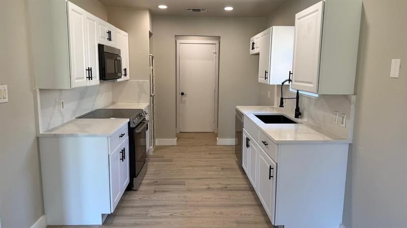 111 Iberis Court, Arlington TX 76018 - Photo 4