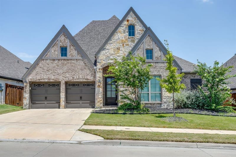 5729 Lake Jackson Drive, Fort Worth TX 76126 - Photo 2