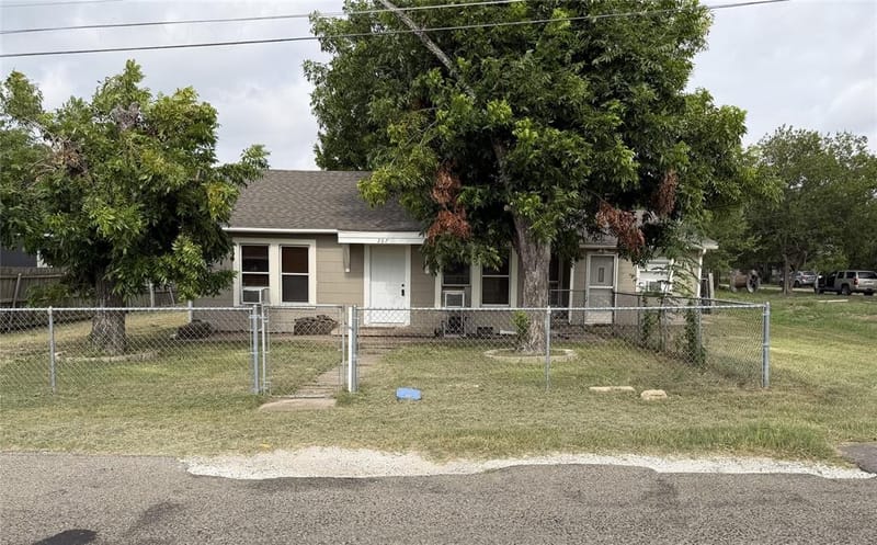 267 N Katy Road, Elm Mott TX 76640 - Photo 2