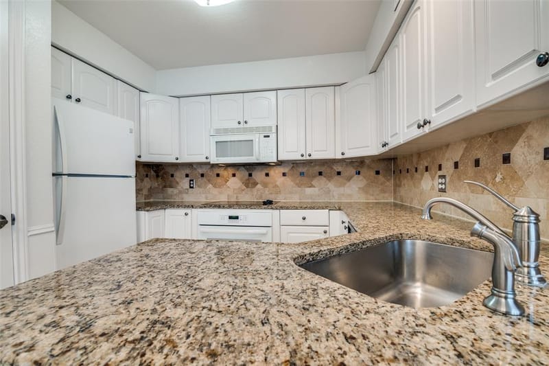 17018 Planters Row, Addison TX 75001 - Photo 10
