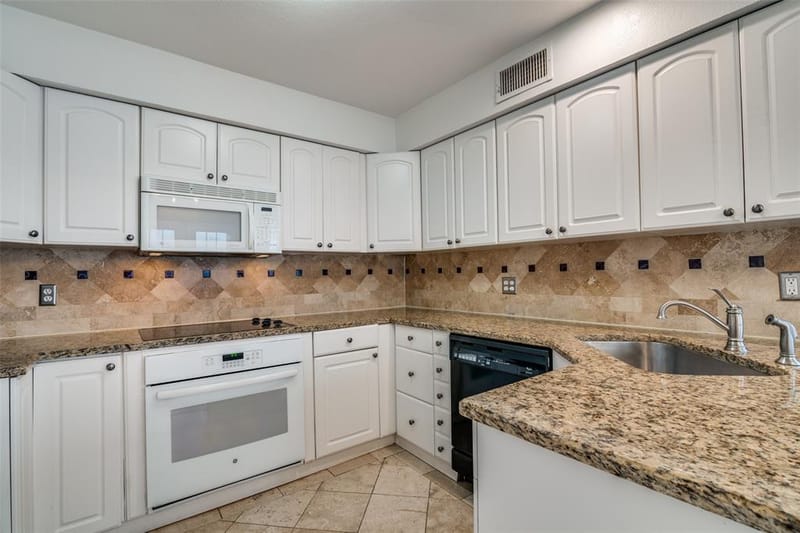 17018 Planters Row, Addison TX 75001 - Photo 11