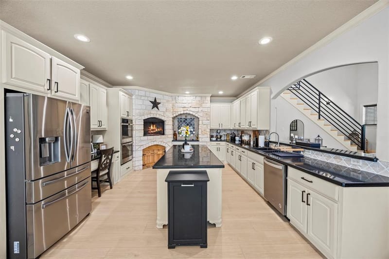 3175 Collins Road, Burleson TX 76028 - Photo 12
