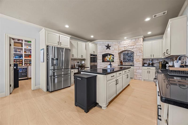 3175 Collins Road, Burleson TX 76028 - Photo 11