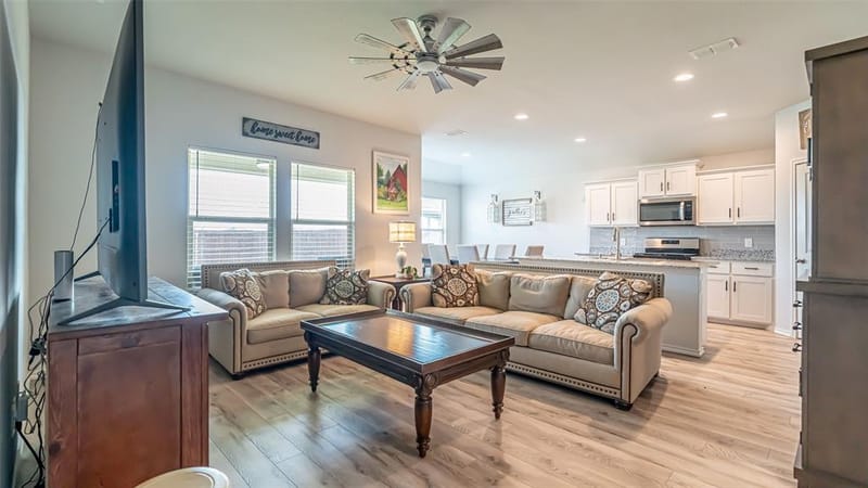 705 Basteen Lane, Justin TX 76247 - Photo 7