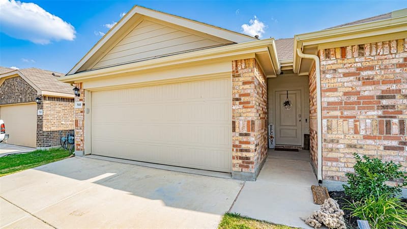 705 Basteen Lane, Justin TX 76247 - Photo 4