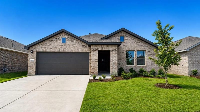 1044 FOXBURG Drive, Fort Worth TX 76131