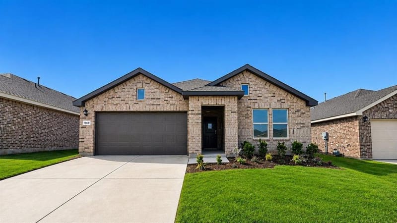 1060 FOXBURG Drive, Fort Worth TX 76131