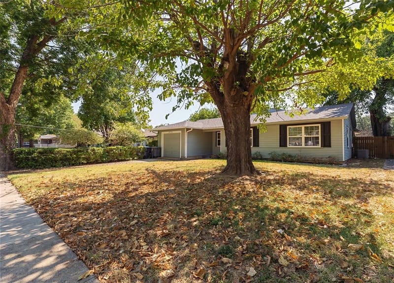 12156 Dandridge Drive, Dallas TX 75243 - Photo 2