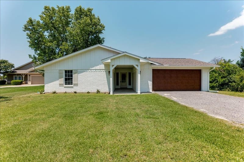 104 Pontiac Drive, Lake Kiowa TX 76240