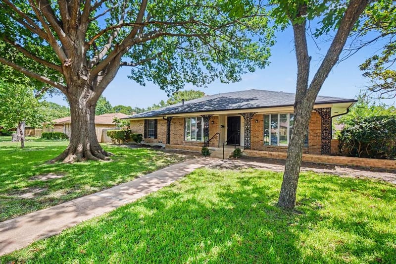 914 Bromwich Street, Garland TX 75040 - Photo 3