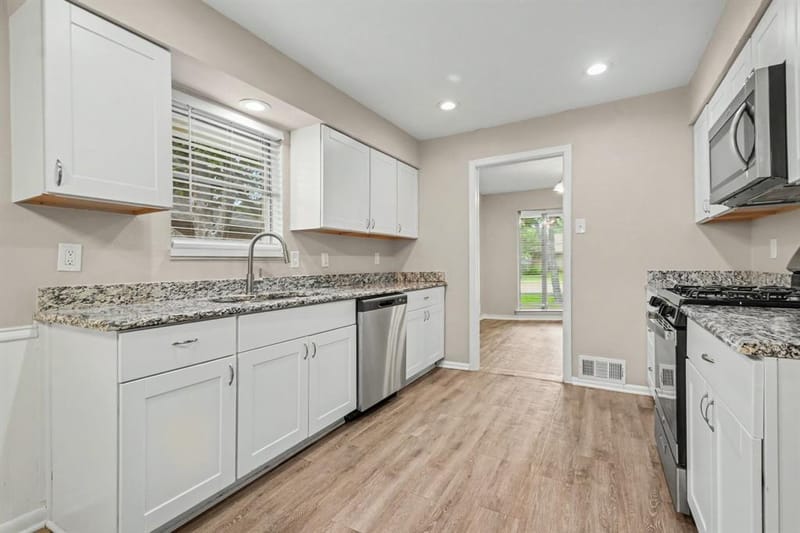 914 Bromwich Street, Garland TX 75040 - Photo 9