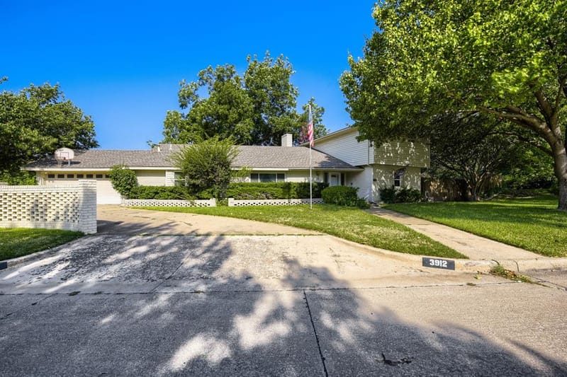 3912 Plantation Drive, Benbrook TX 76116