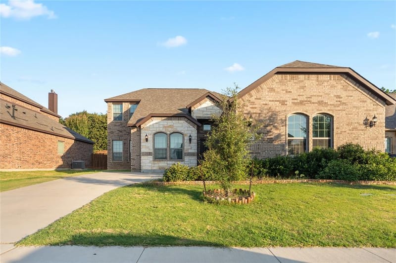 4424 Terraview Drive, Arlington TX 76001 - Photo 2