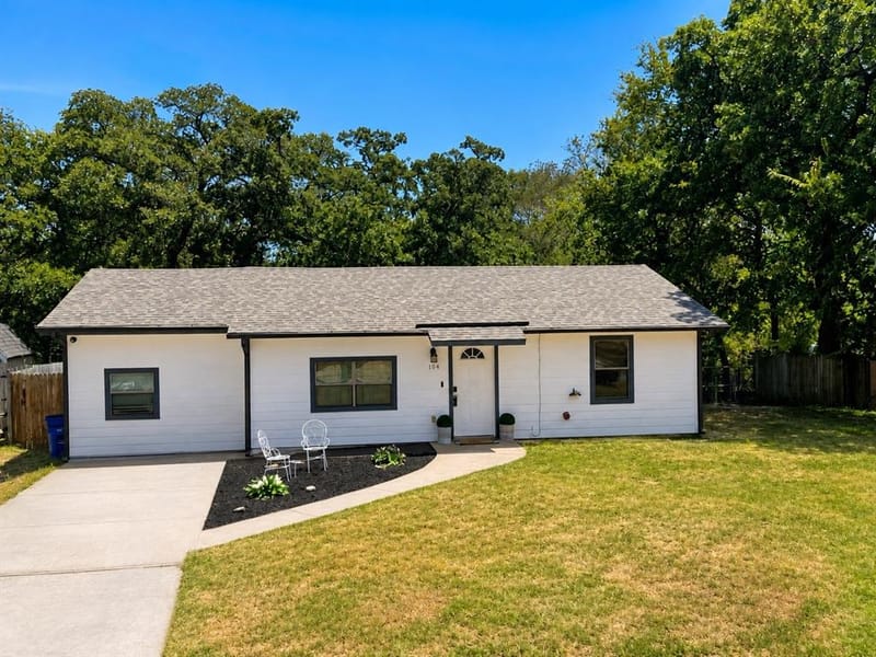 104 Lynn Drive, Azle TX 76020