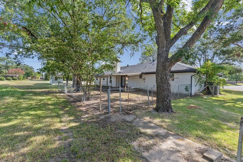 112 Royal Lane, Commerce TX 75428 - Photo 36