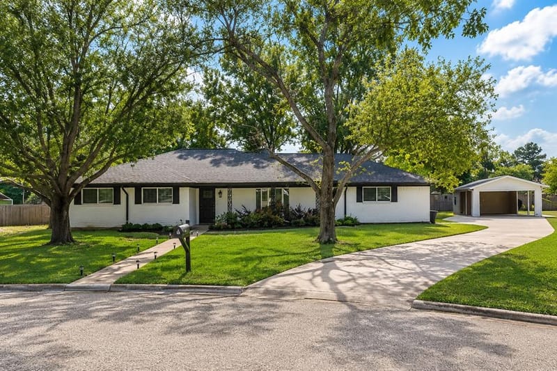 112 Royal Lane, Commerce TX 75428