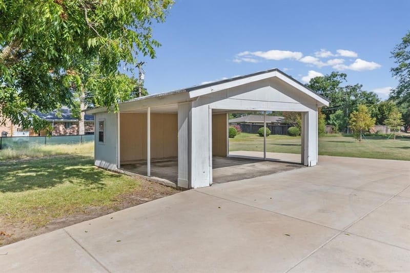 112 Royal Lane, Commerce TX 75428 - Photo 34
