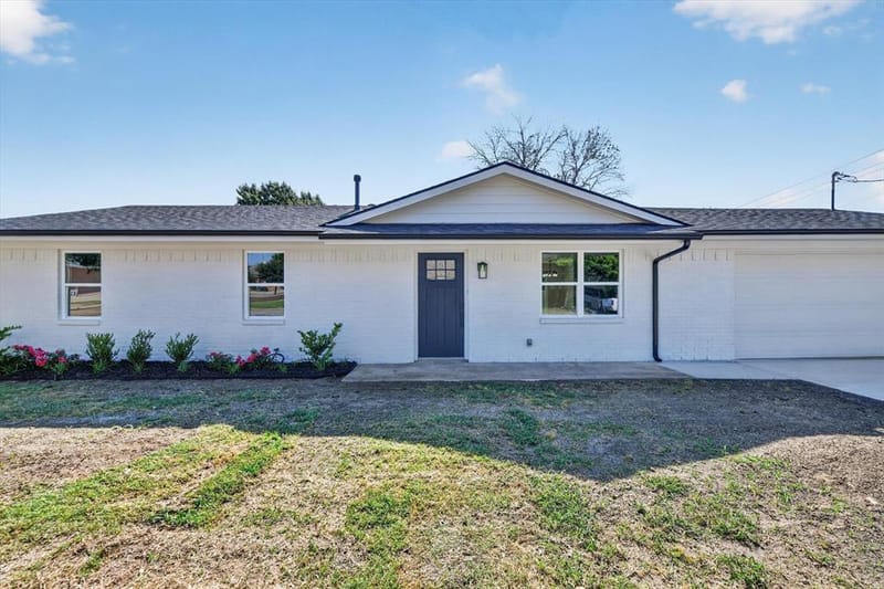 900 S 3rd Street, Sanger TX 76266 - Photo 2